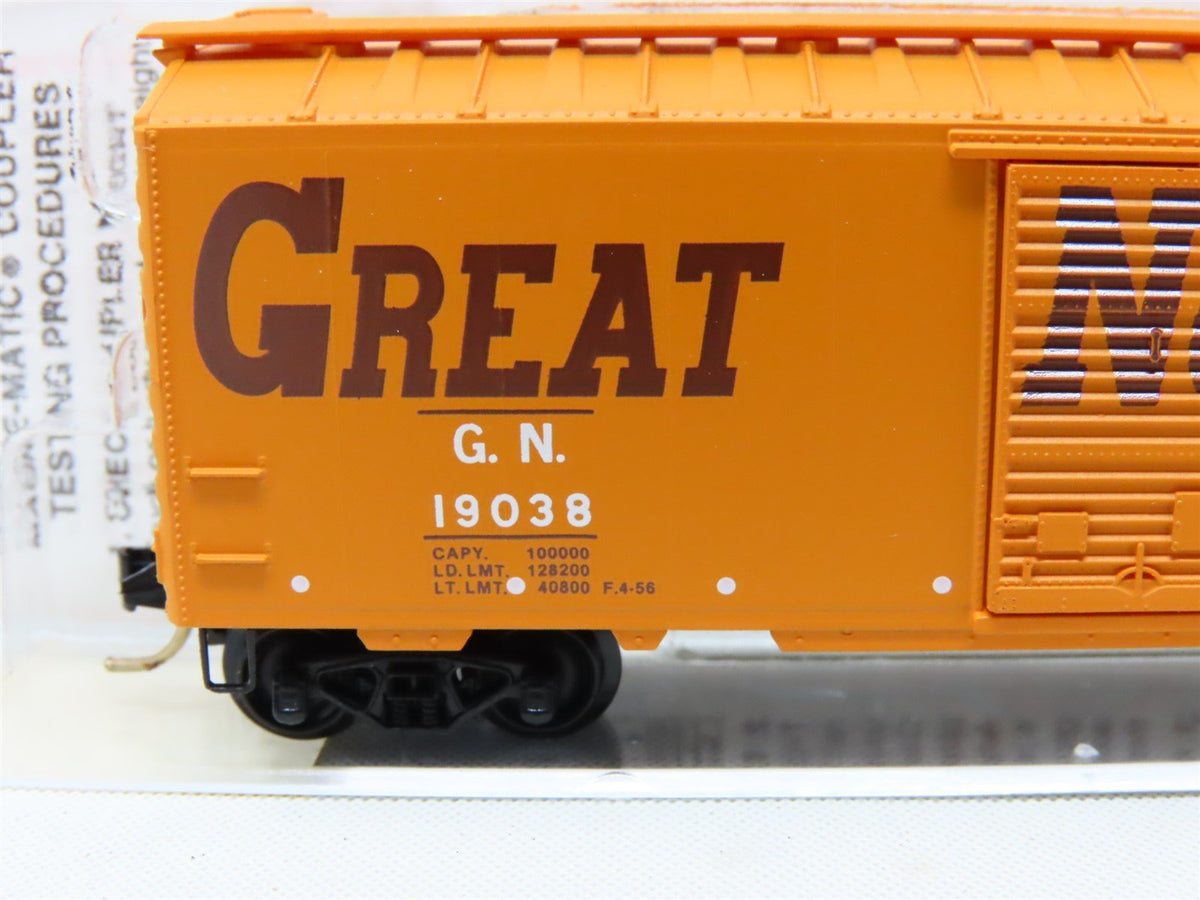 N Micro-Trains MTL 20166 GN Great Northern &quot;Circus Train&quot; 40&#39; Box Car #19038