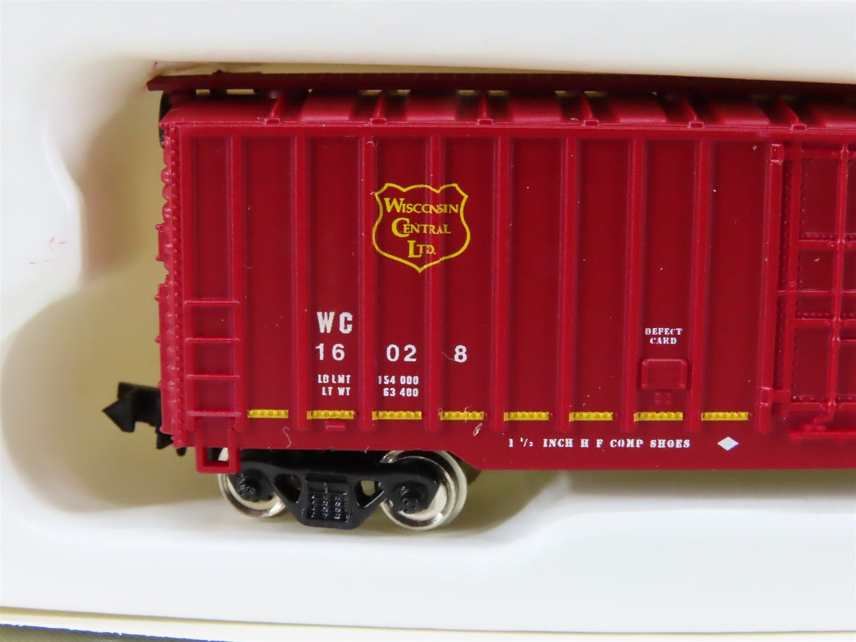 N Scale Con-Cor 001-147109 WC Wisconsin Central 50&#39; Exterior Post Box Car #16028