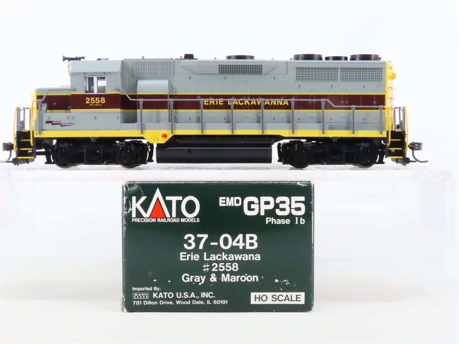 HO Scale KATO 37-04B EL Erie Lackawanna EMD GP35 Ph. 1b Diesel Locomotive #2558