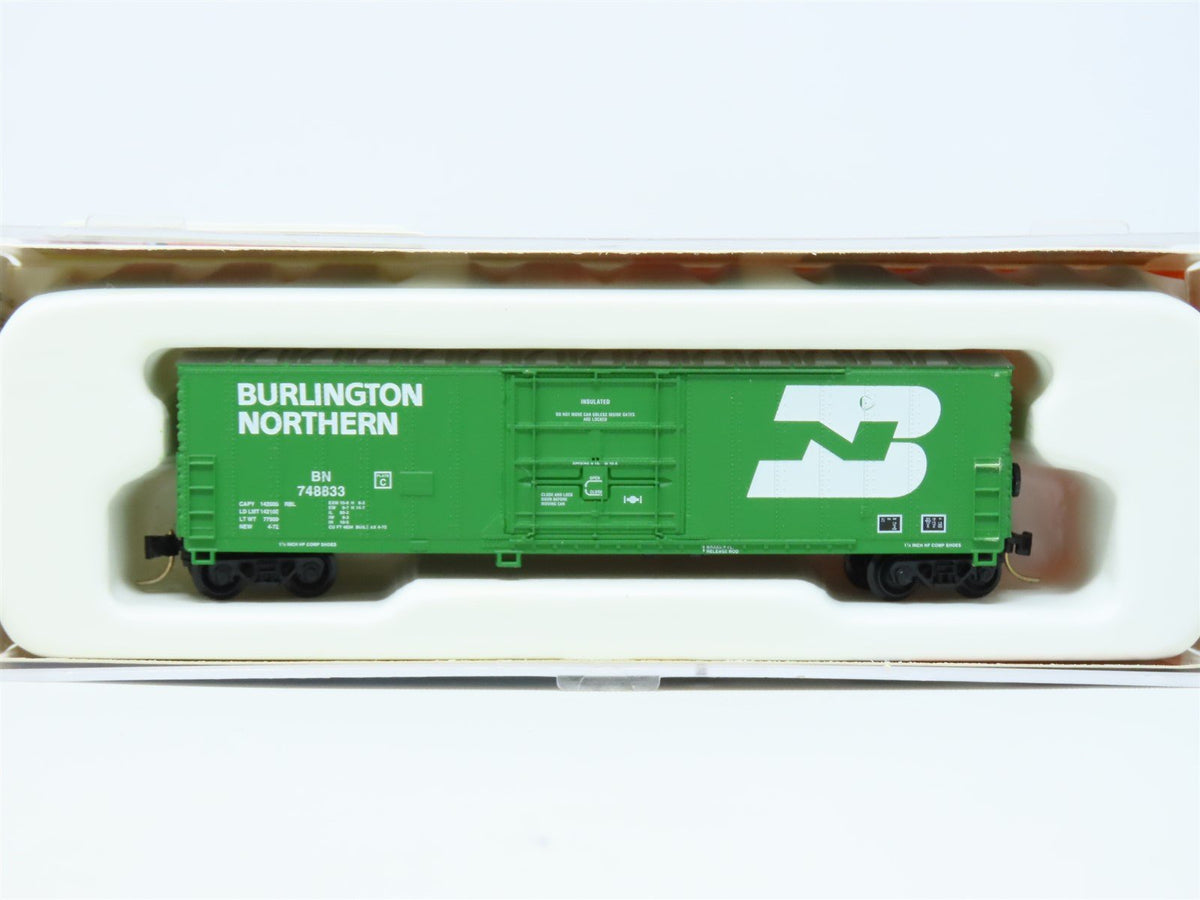 N Scale Con-Cor 0001-001861 BN Burlington Northern 50&#39; Ribbed Reefer #748833