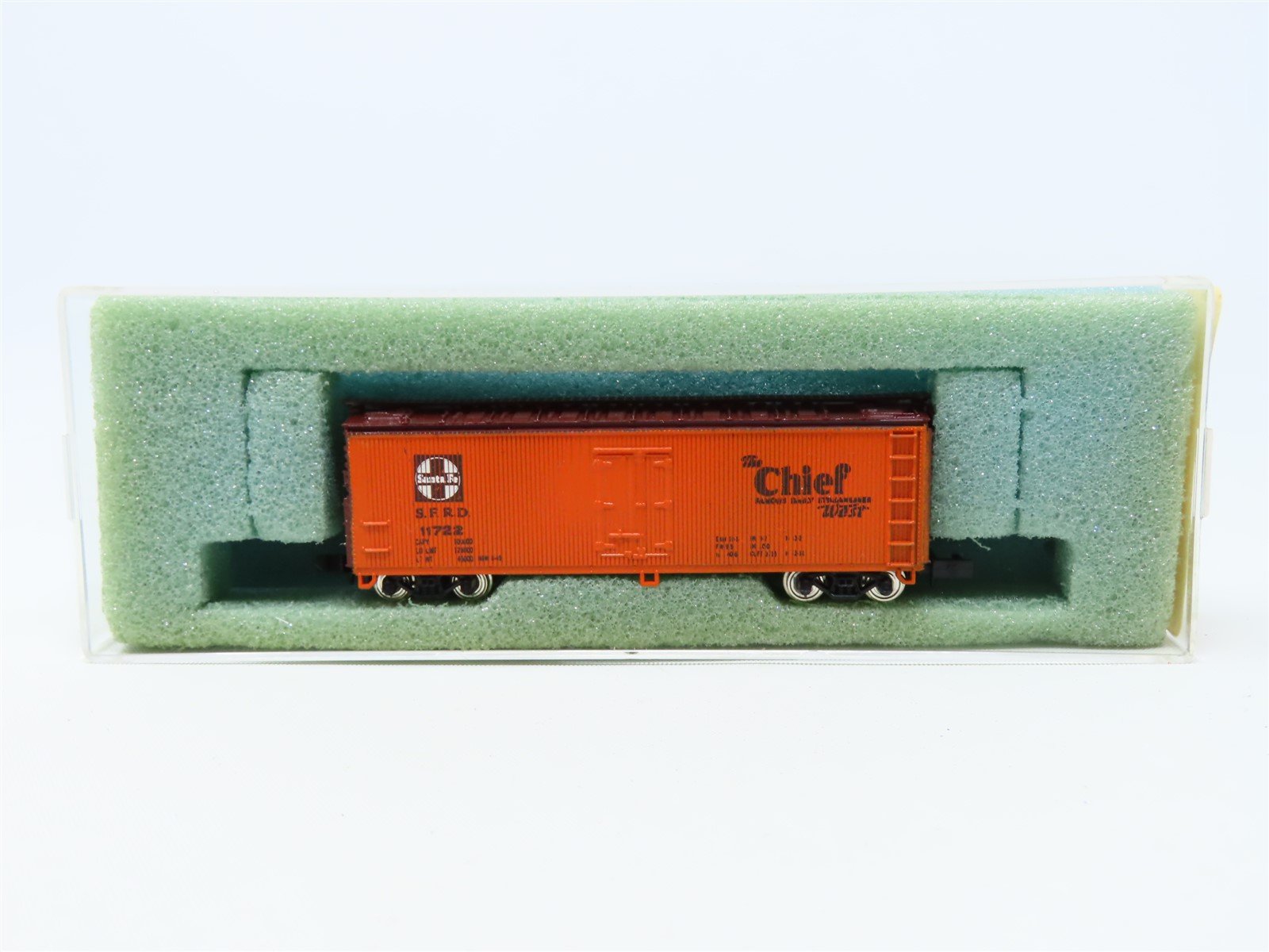 N Scale Con-Cor 1352D SFRD Santa Fe "The Chief" 40' Wood Reefer #11722