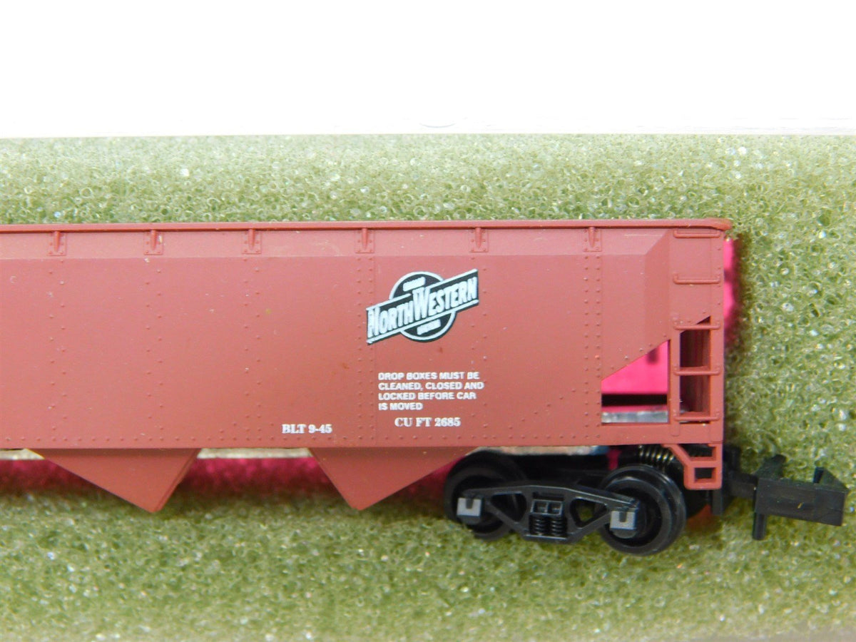 N Scale Roundhouse 8623 CNW Chicago &amp; Northwestern 3-Bay Open Hopper #61765