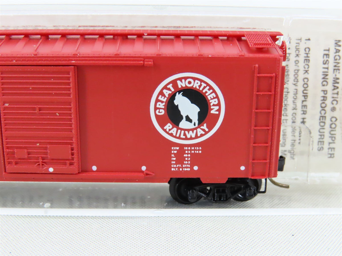 N Scale Micro-Trains MTL 20156 GN Great Northern &quot;Circus&quot; 40&#39; Box Car #18748