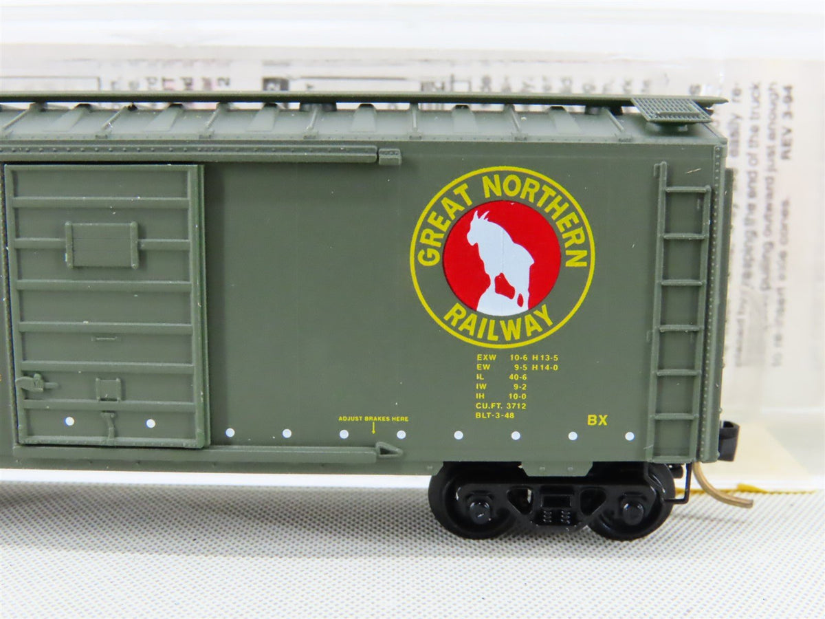N Scale Micro-Trains MTL 20406 GN Great Northern 40&#39; Single Door Box Car #2528