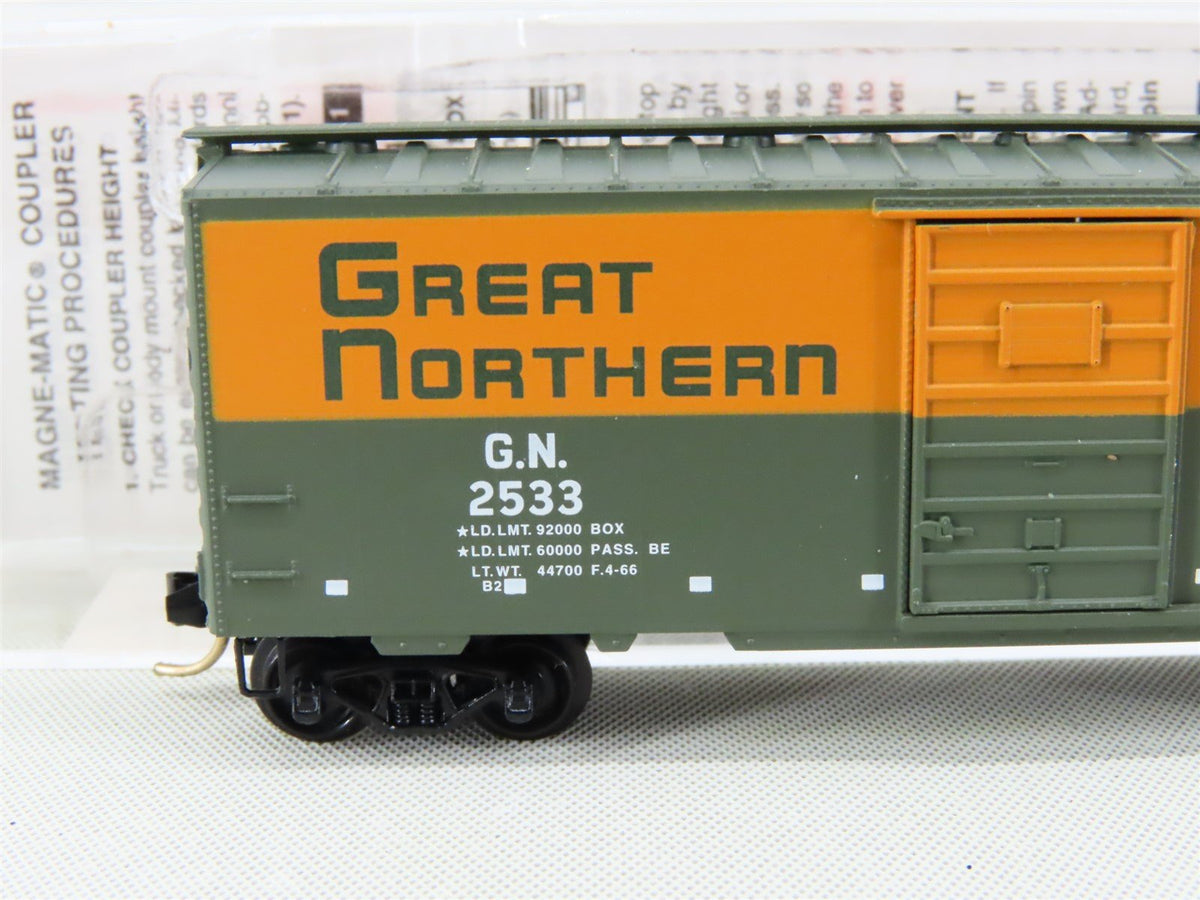 N Scale Micro-Trains MTL 20226 GN Great Northern 40&#39; Single Door Box Car #2533
