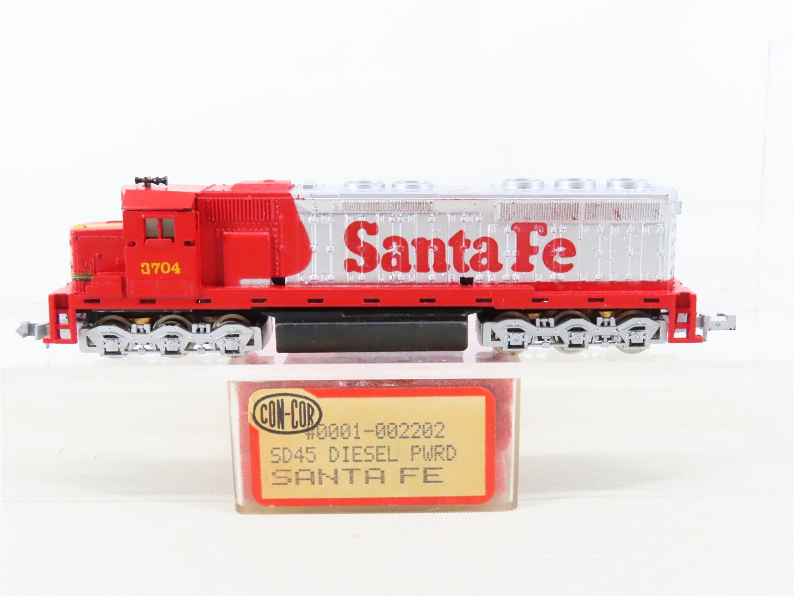 N Scale Con-Cor 0001-002202 ATSF Santa Fe "Warbonnet" EMD SD45 Diesel #3704