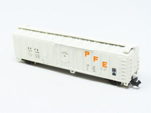 N Scale Con-Cor 0001-001863 SPFE Pacific Fruit Express 50' Ribbed Reefer #676898