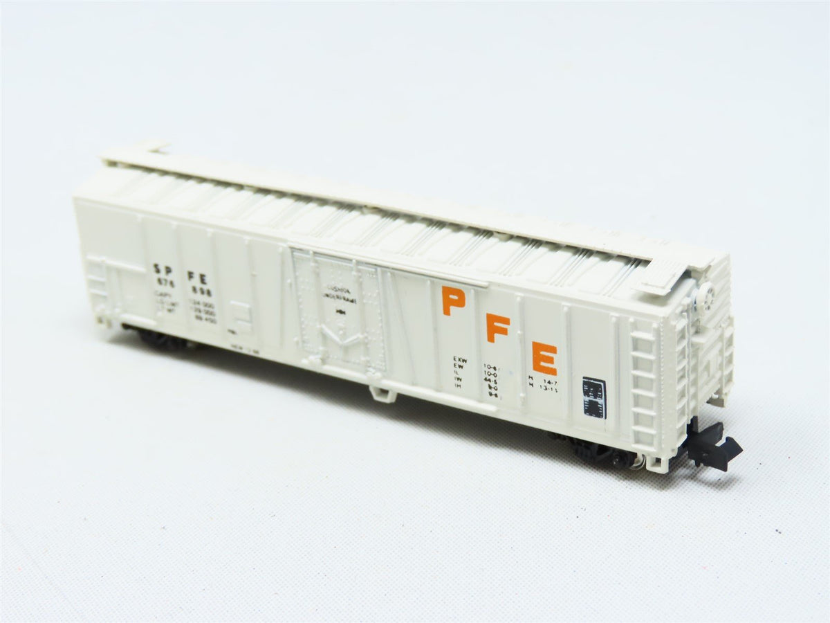 N Scale Con-Cor 0001-001863 SPFE Pacific Fruit Express 50&#39; Ribbed Reefer #676898