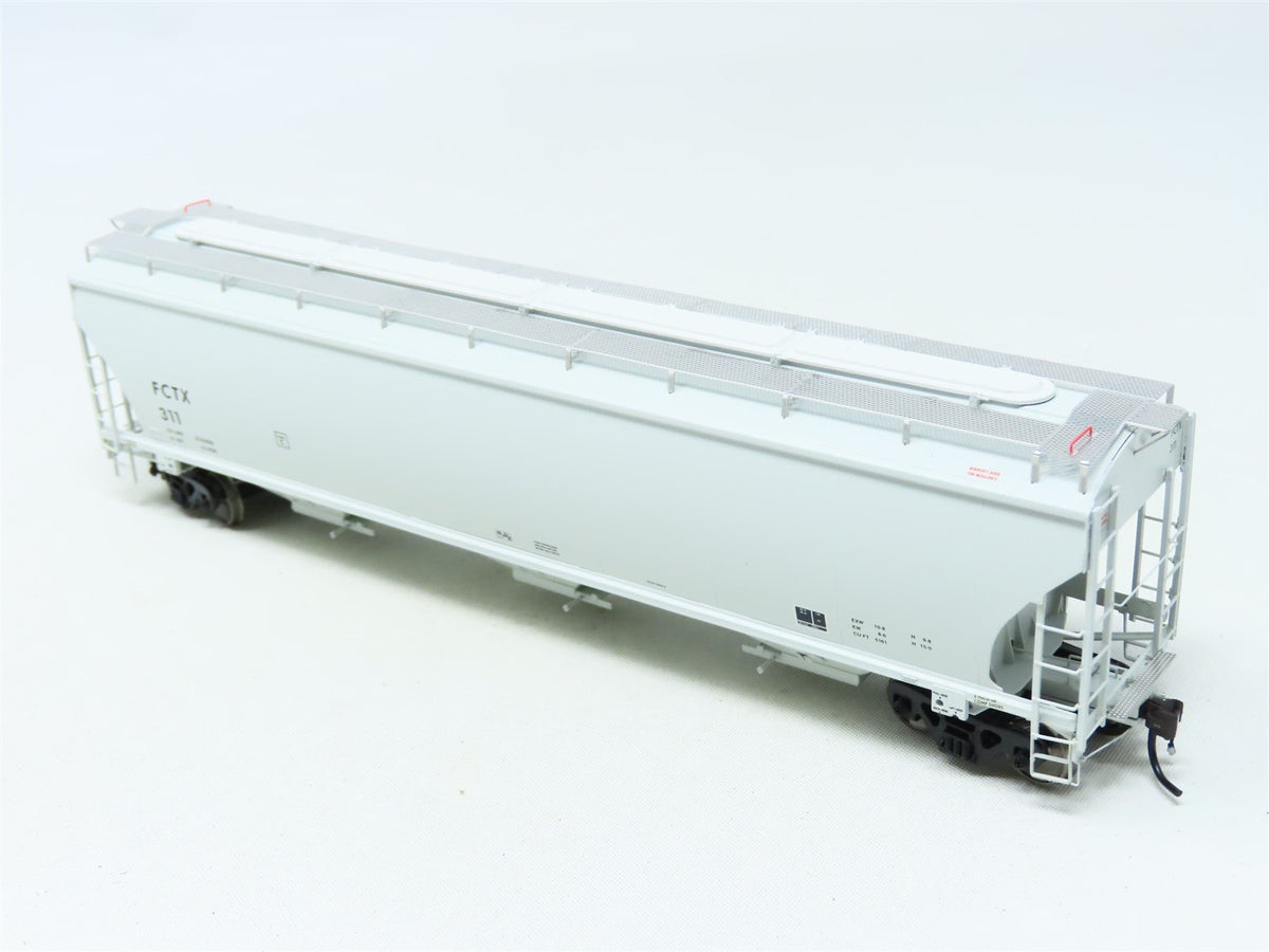 HO Athearn Genesis #G4279 FCTX Farmers Commodities 3-Bay Covered Hopper #311