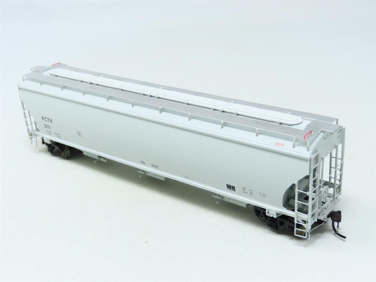 HO Athearn Genesis #G4279 FCTX Farmers Commodities 3-Bay Covered Hopper #311