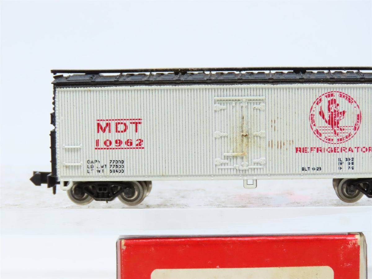 N Scale Con-Cor 1353 MDT New York Central Early Bird Service 40&#39; Reefer #10962