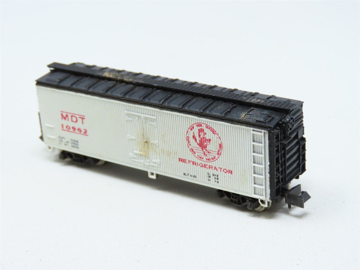 N Scale Con-Cor 1353 MDT New York Central Early Bird Service 40&#39; Reefer #10962