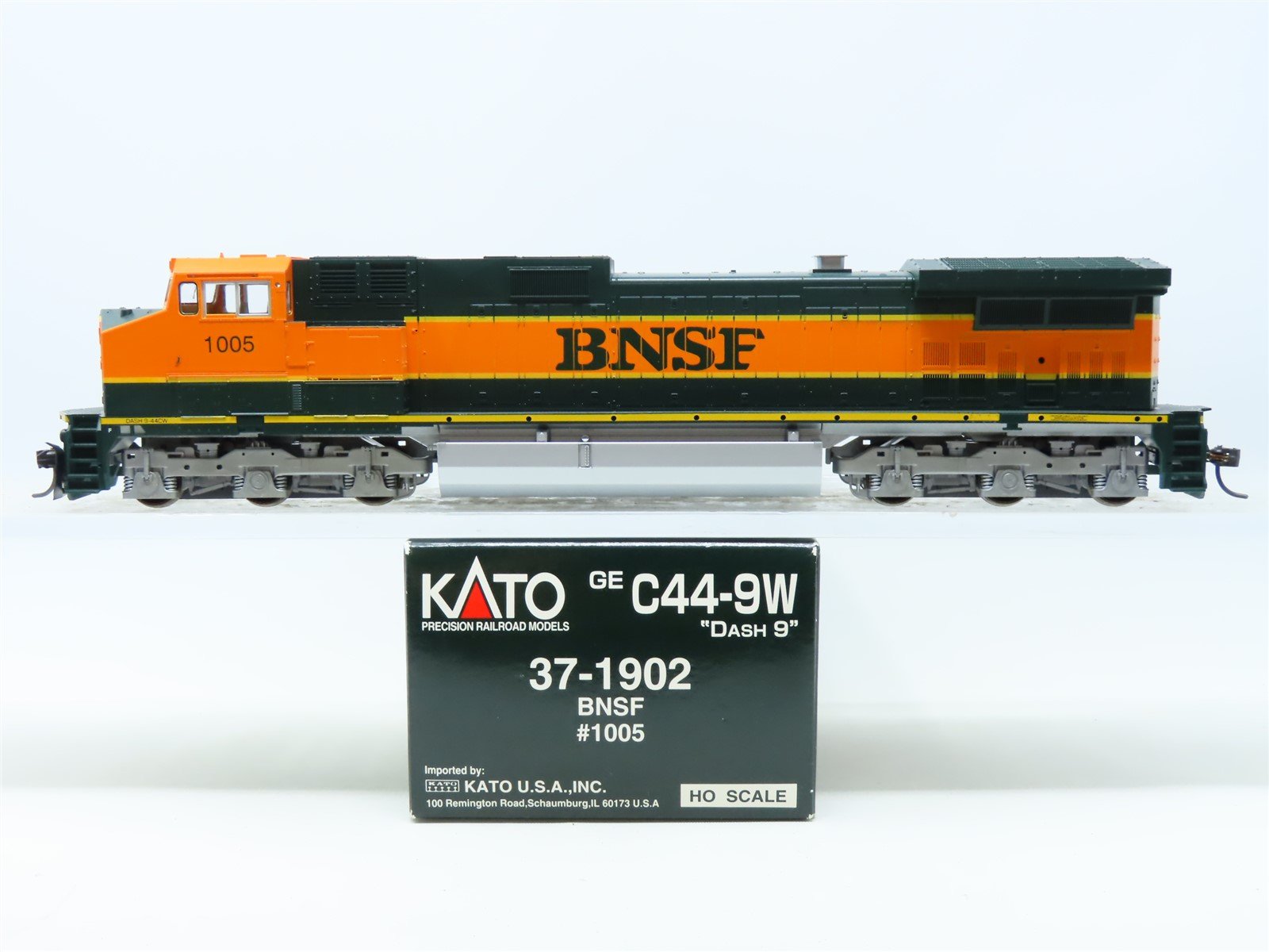 HO Scale KATO 37-1902 BNSF Railway GE C44-9W "Dash 9" Diesel #1005 w/DCC