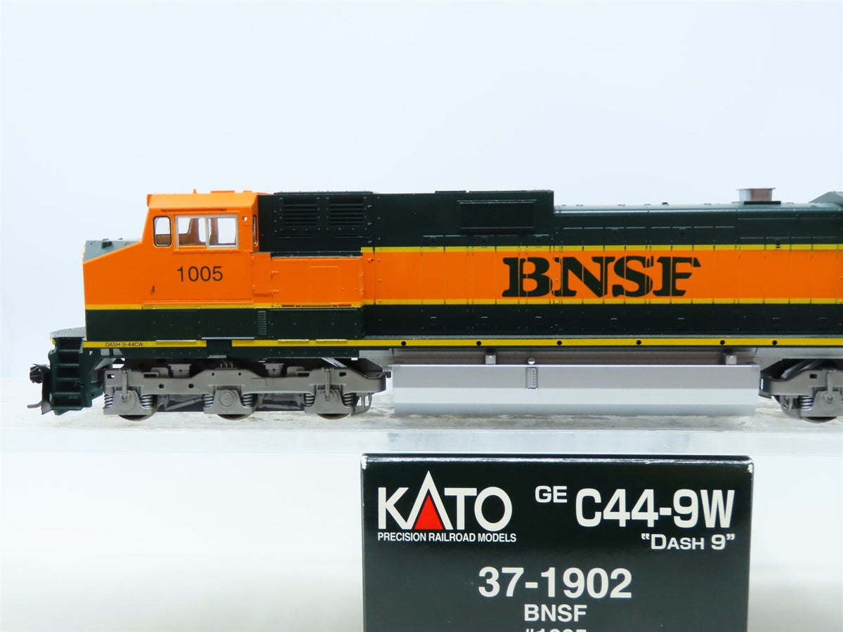 HO Scale KATO 37-1902 BNSF Railway GE C44-9W &quot;Dash 9&quot; Diesel #1005 w/DCC