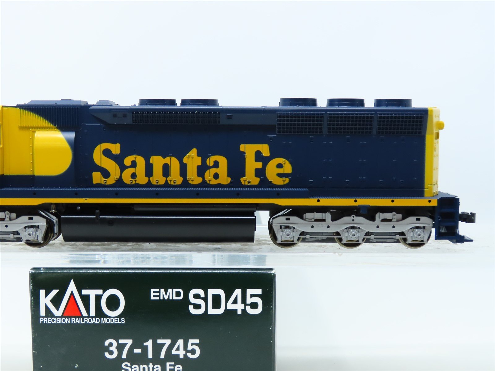HO Scale KATO 37-1745 ATSF Santa Fe EMD SD45 Diesel #5592 - DCC 
