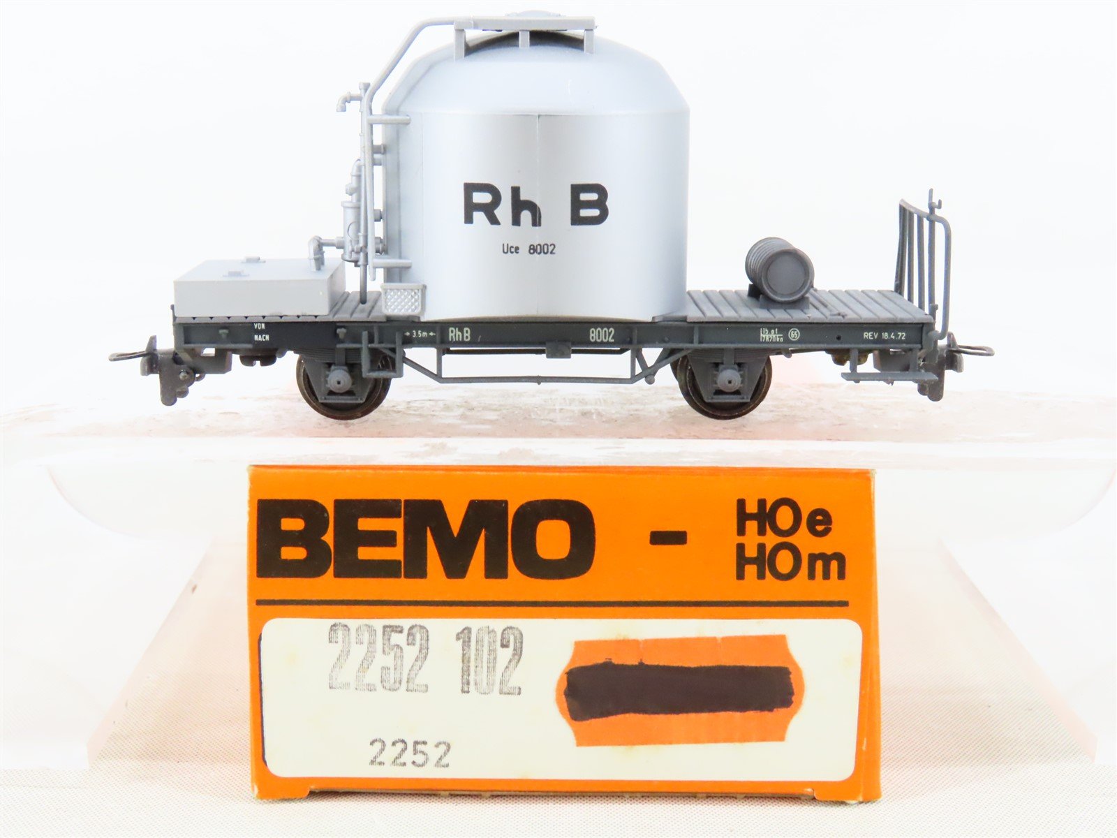 HOm Scale Bemo 2252-102 RhB Rhaetian Railway Single-Silo Tank Car #8002