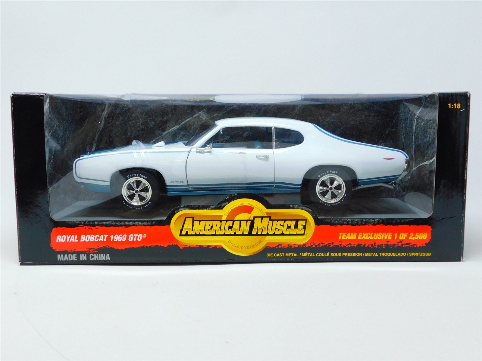 1:18 Scale ERTL American Muscle Team Exclusive 32111 Royal Bobcat 1969 GTO