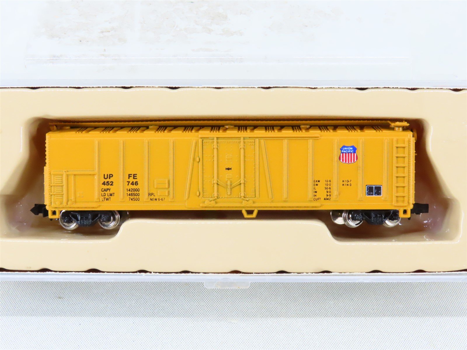 N Scale Con-Cor 0001-001871 UPFE Union Pacific Fruit Express 50' Reefer #452746