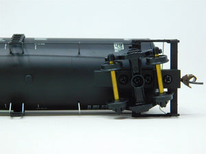 HO Scale Walthers #932-7222 UTLX Hubinger 16K Gal. Funnel Flow Tank Car #65685