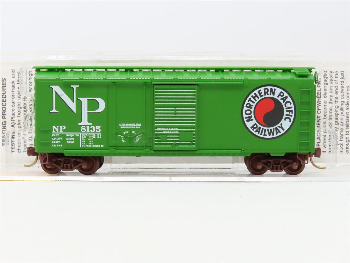 N Scale Micro-Trains MTL 22090 NP Northern Pacific 40&#39; Double Door Box Car #8135
