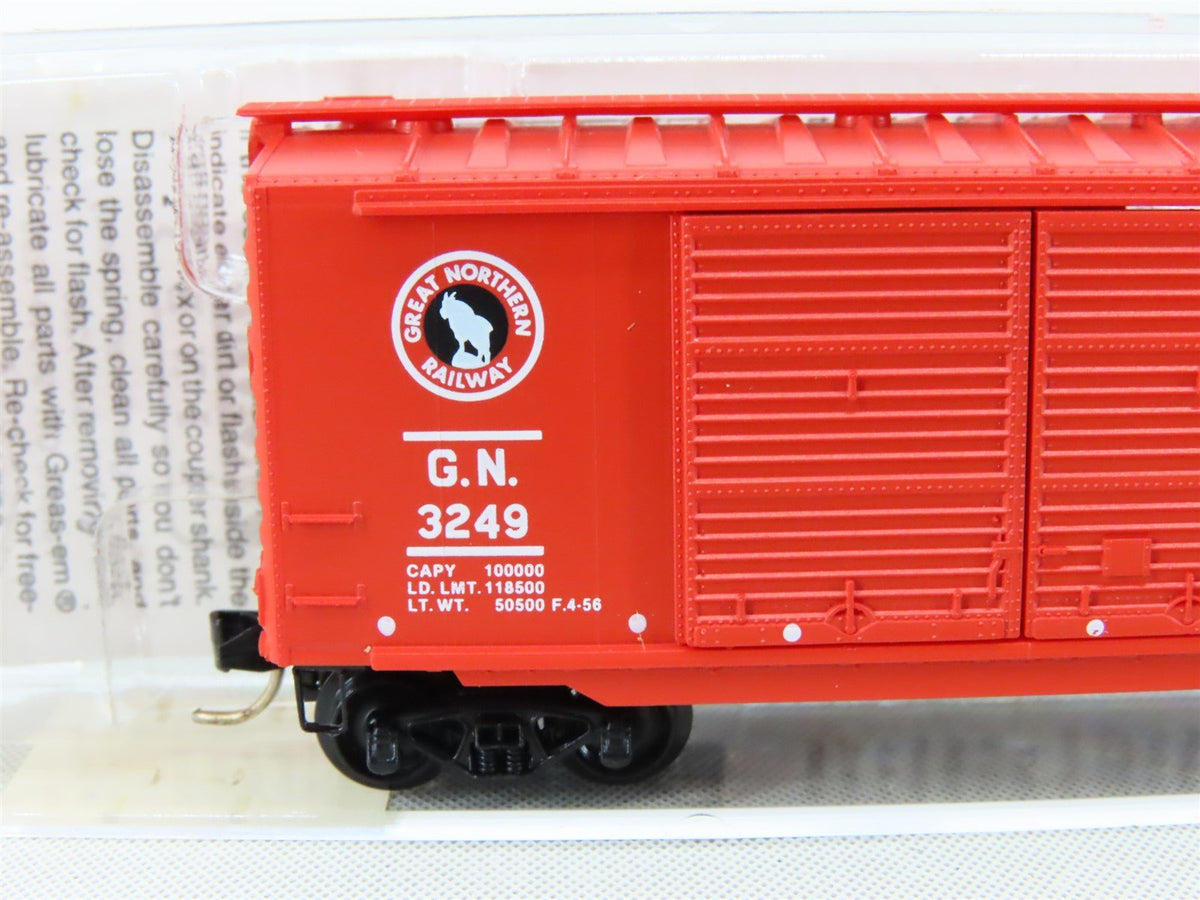 N Scale Micro-Trains MTL 23200 GN Great Northern 40&#39; Standard Box Car #3249