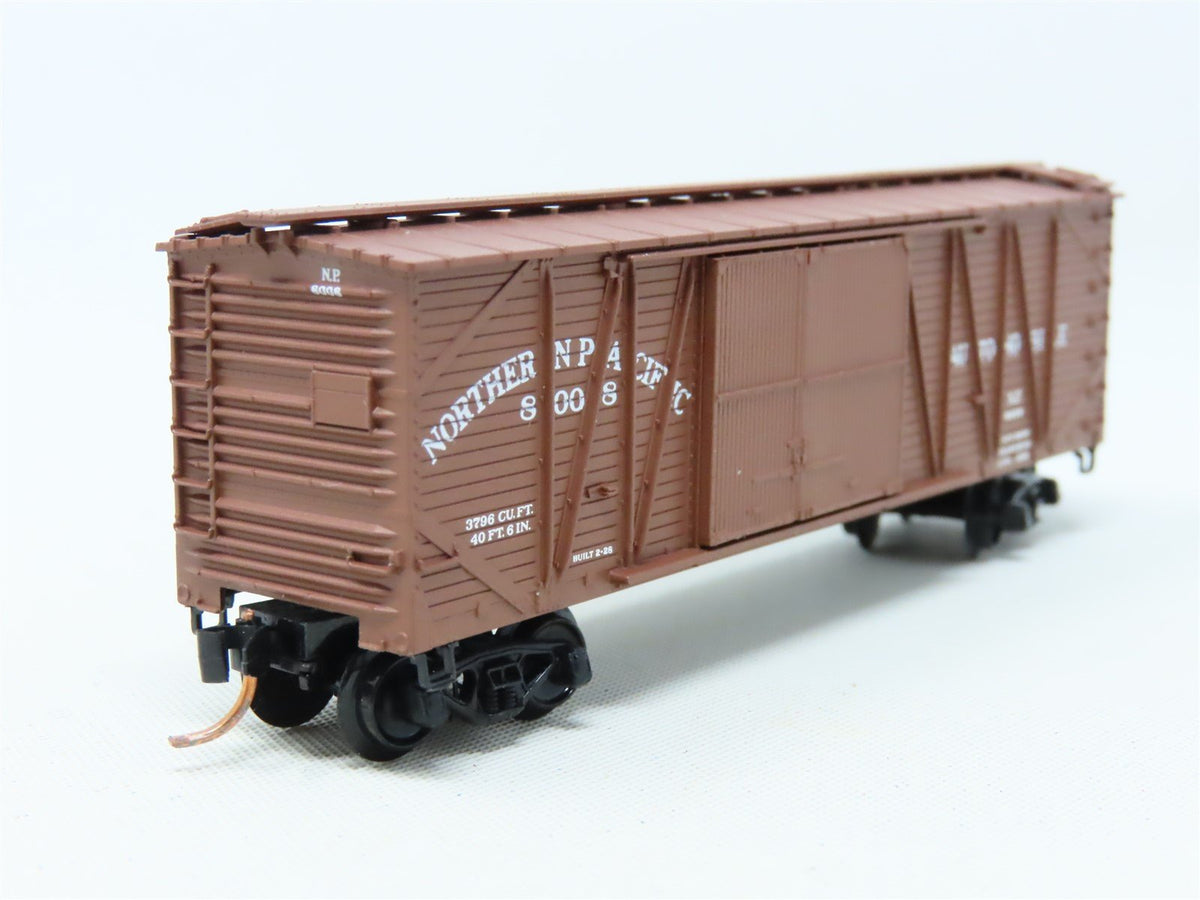 N Scale Micro-Trains MTL 29030 NP Northern Pacific 40&#39; Box Car #8008