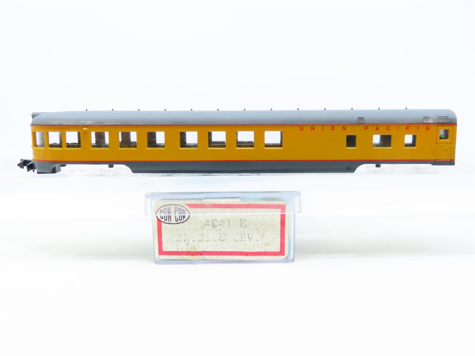 N Scale Con-Cor 4041-E UP Union Pacific Observation Passenger Car