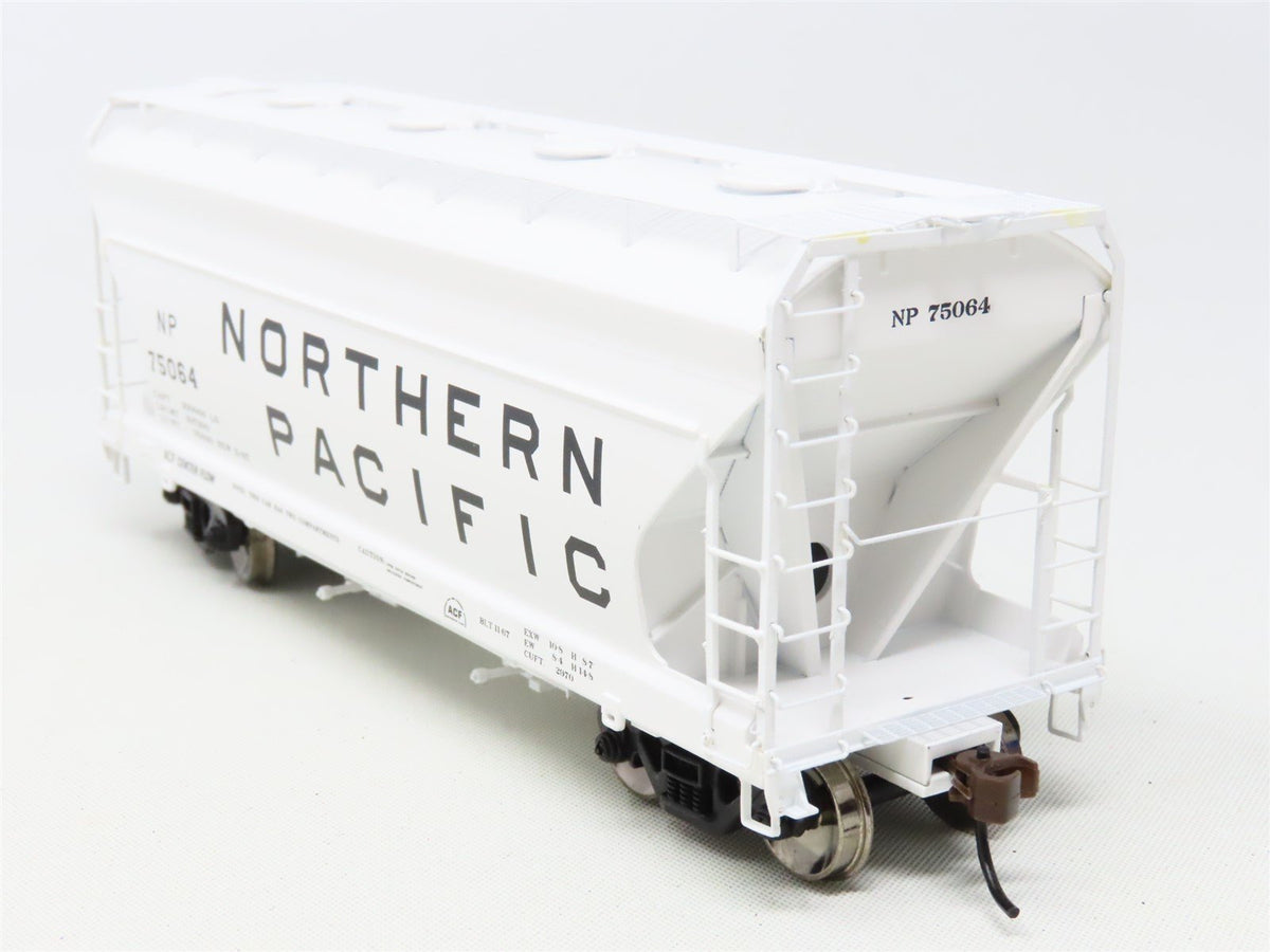 HO Scale Athearn #93929 NP Northern Pacific 2-Bay Covered Hopper #75064