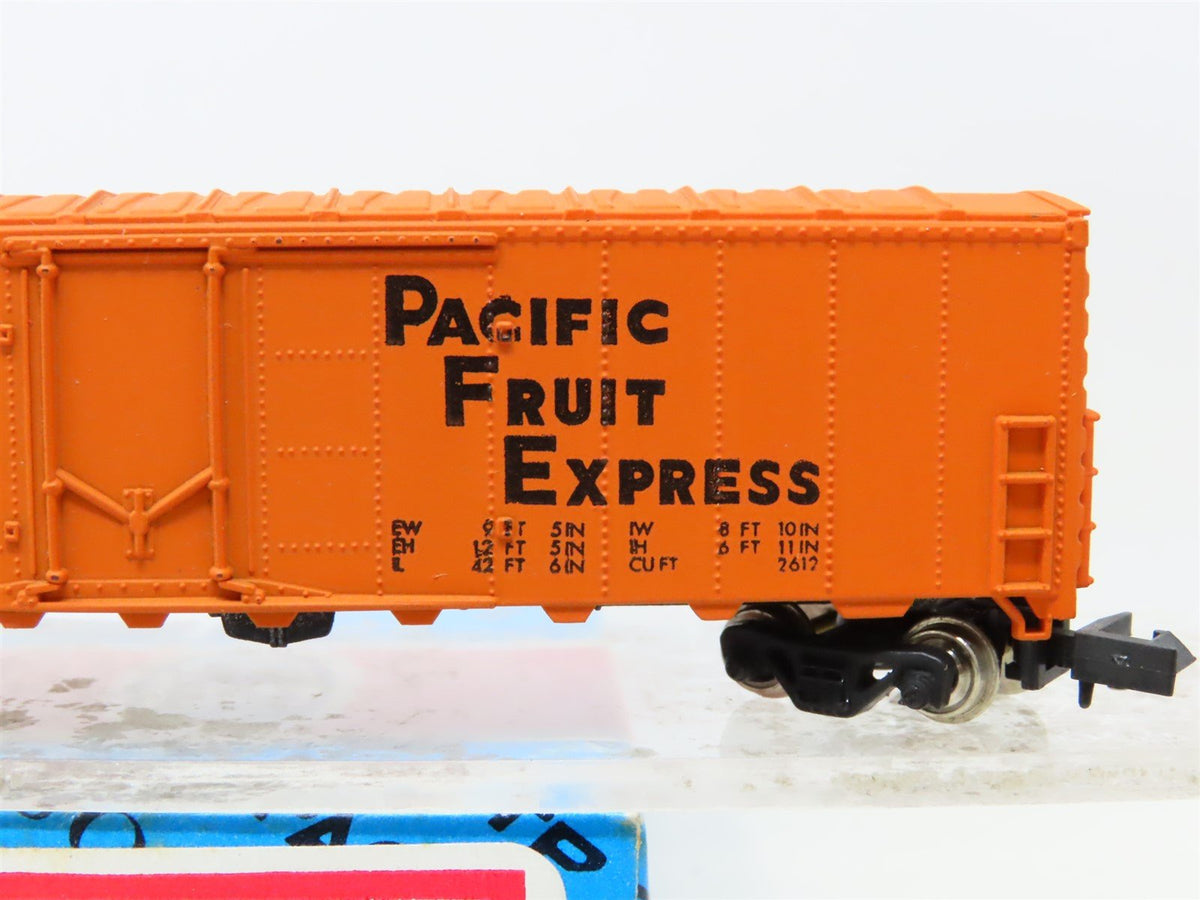 N Scale Con-Cor 1671-C PFE Pacific Fruit Express 50&#39; Refrigerator Car #300048