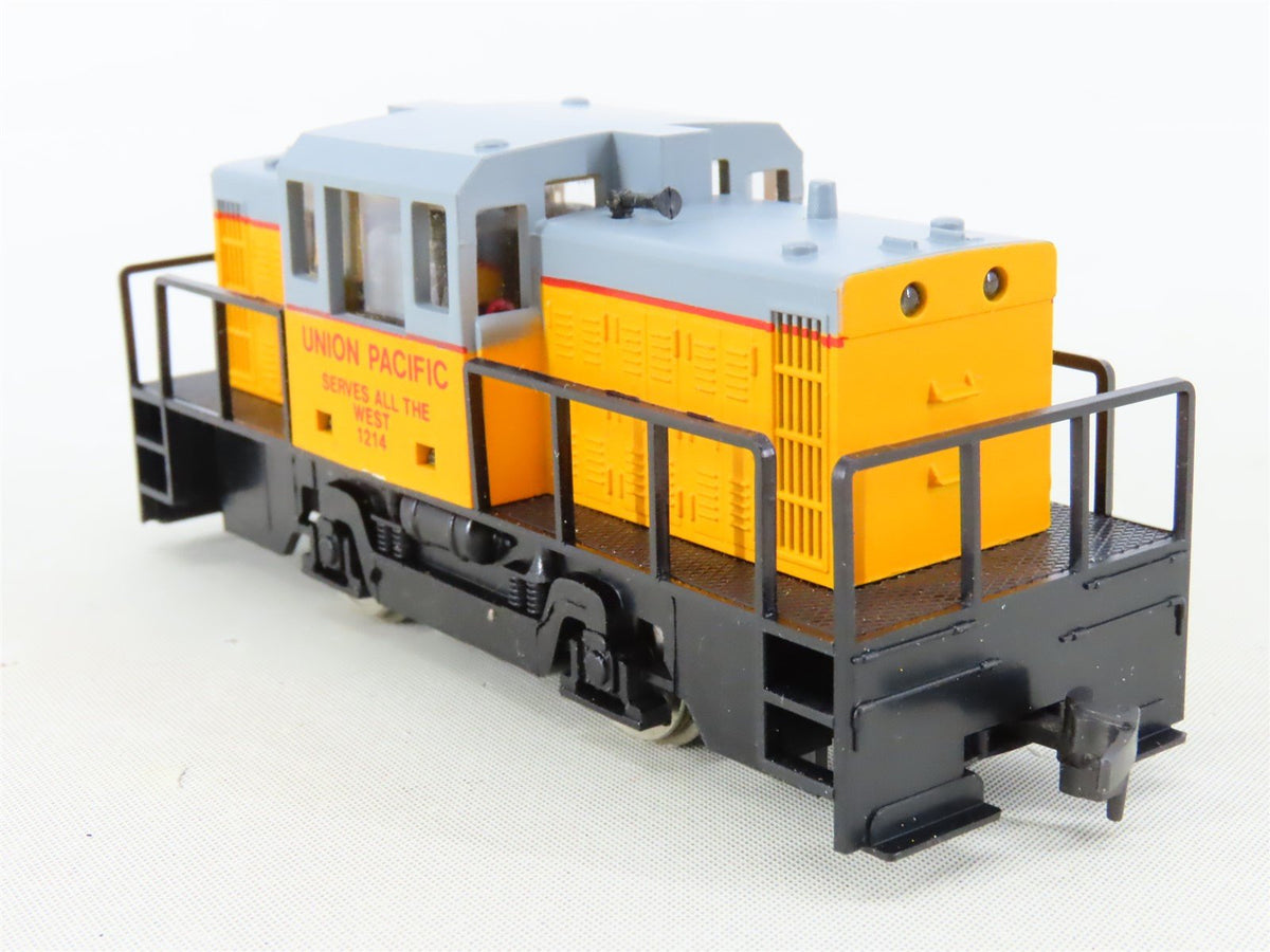 HO Scale IHC M501 UP Union Pacific Center Cab Diesel Switcher #1214