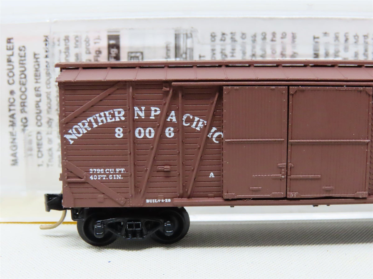 N Micro-Trains MTL 29030 NP Northern Pacific 40&#39; Outside Braced Box Car #8006