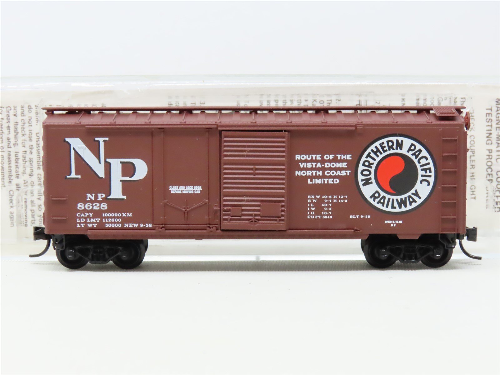 N Scale Kadee Micro-Trains MTL 22040 NP Northern Pacific 40' Box Car #8628