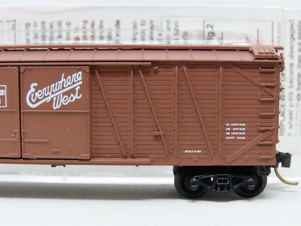 N Scale Micro-Trains MTL 29060 CB&amp;Q Burlington 40&#39; Outside Braced Box Car #11106