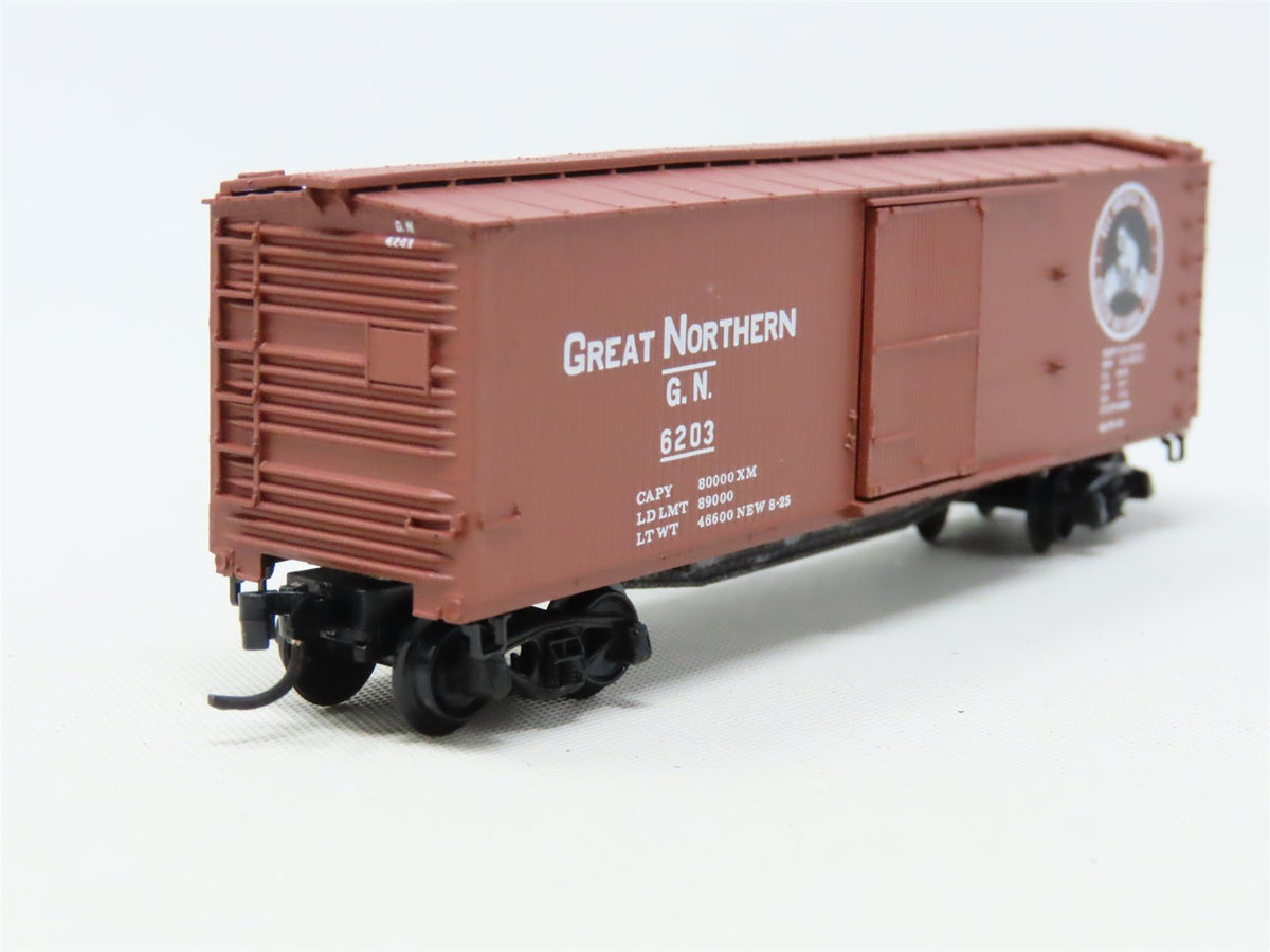 N Scale Kadee Micro-Trains MTL 42080 GN Great Northern 40&#39; Box Car #6203