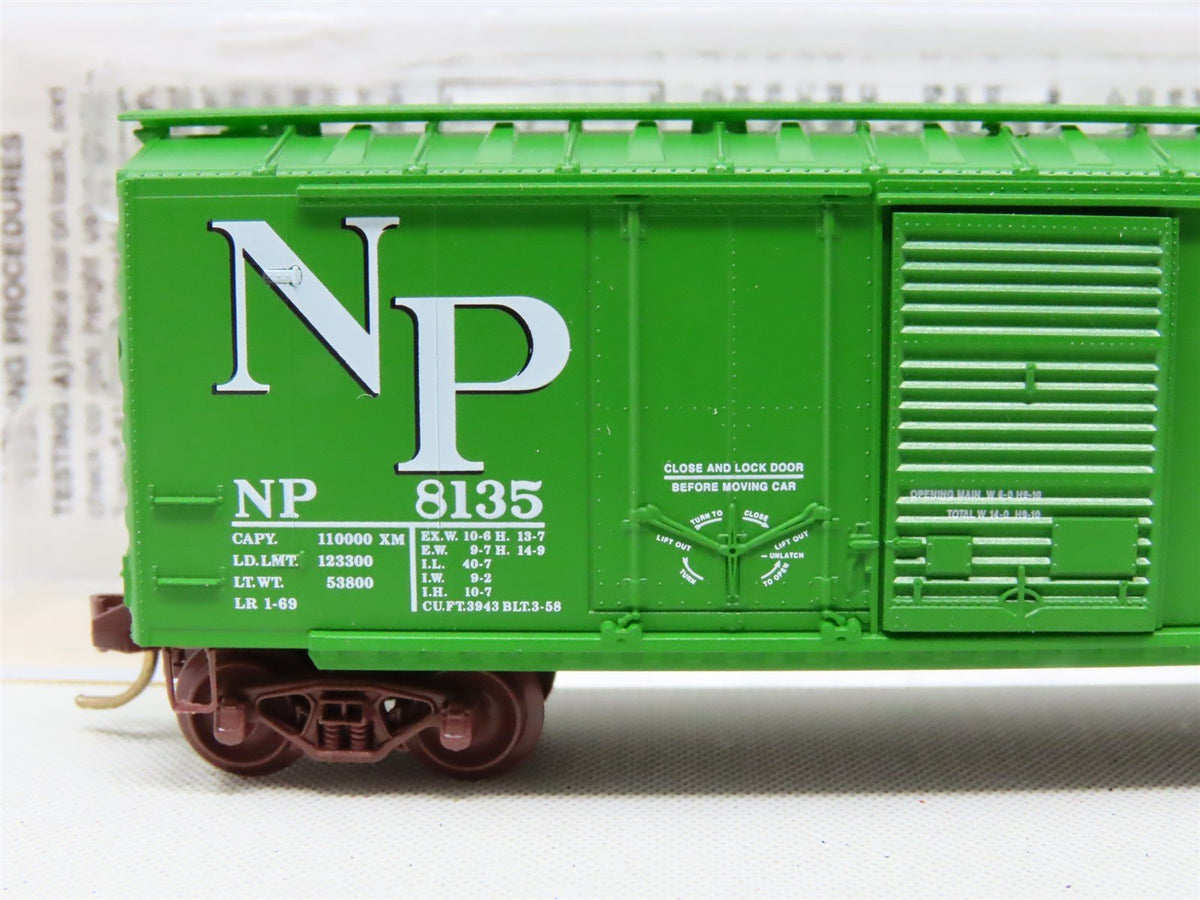 N Scale Micro-Trains MTL 22090 NP Northern Pacific 40&#39; Box Car #8135