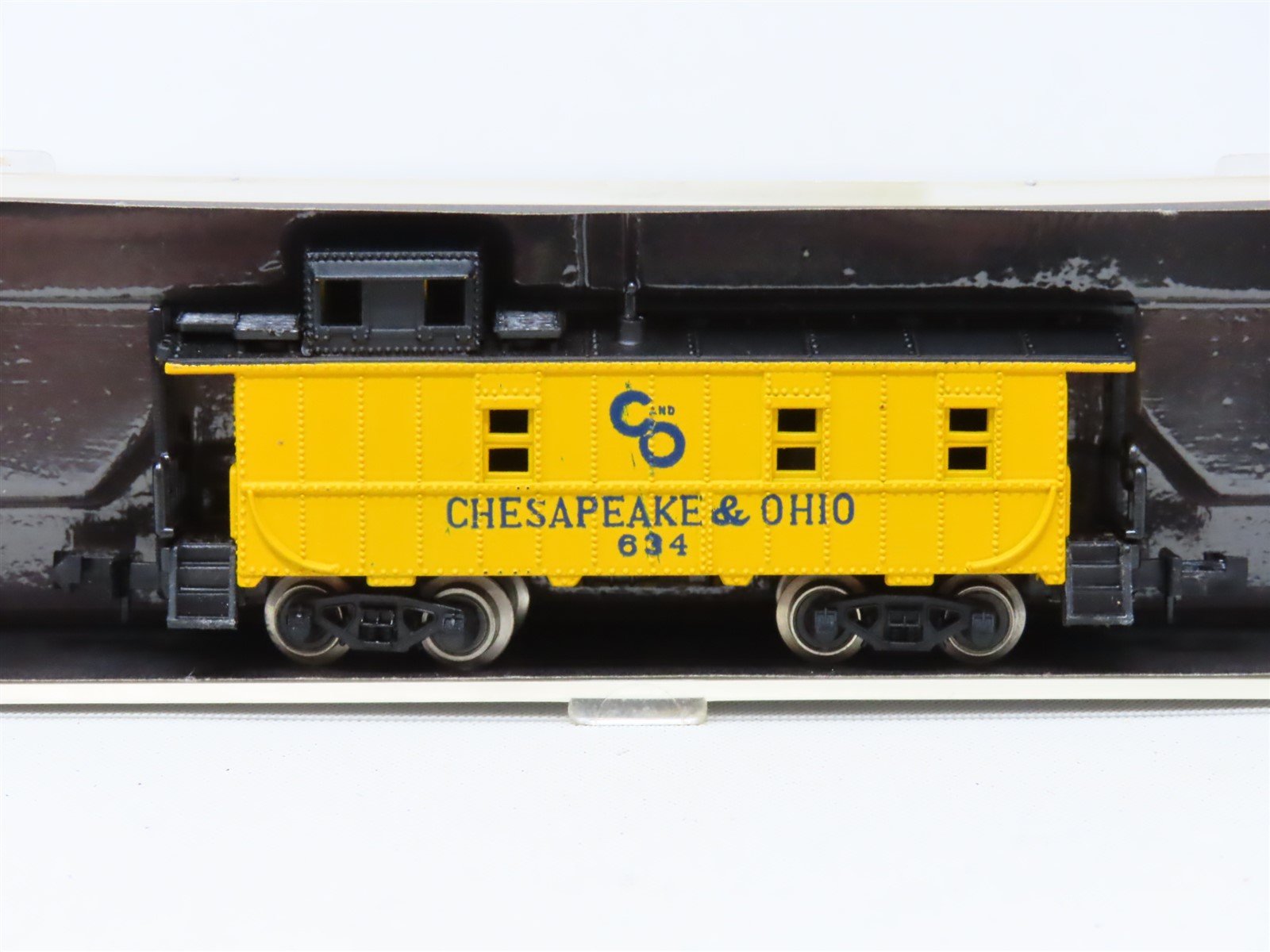 N Scale MRC 7082 C&O Chesapeake & Ohio Cupola Caboose #634