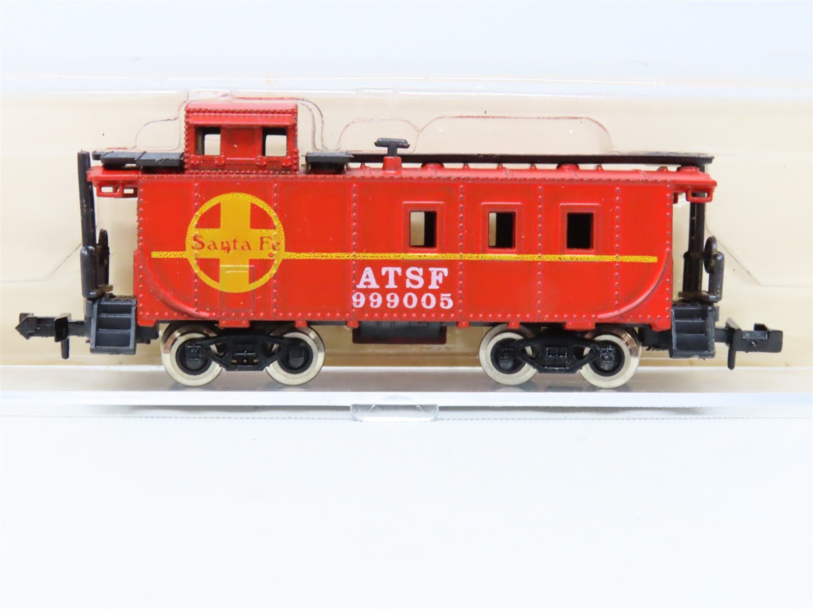 N Scale Model Power 3272 ATSF Atchison Topeka Santa Fe Cupola Caboose #999005