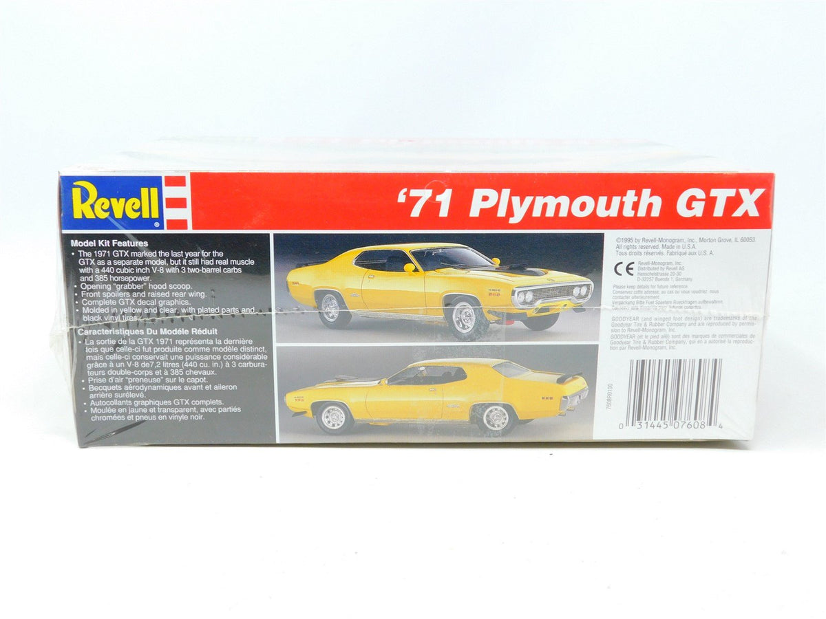 1:24 Scale Revell Plastic Model Car Kit #7608 &#39;71 Plymouth GTX - SEALED