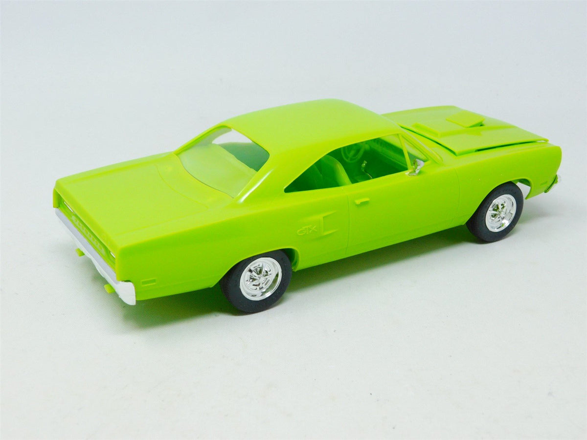1:24 Scale Monogram Plastic Model Car Kit #2293 &#39;70 Plymouth GTX