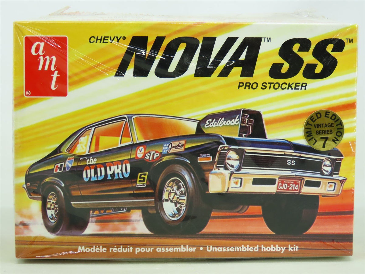 1:25 Scale AMT Plastic Model Car Kit #30106 Chevy Nova SS