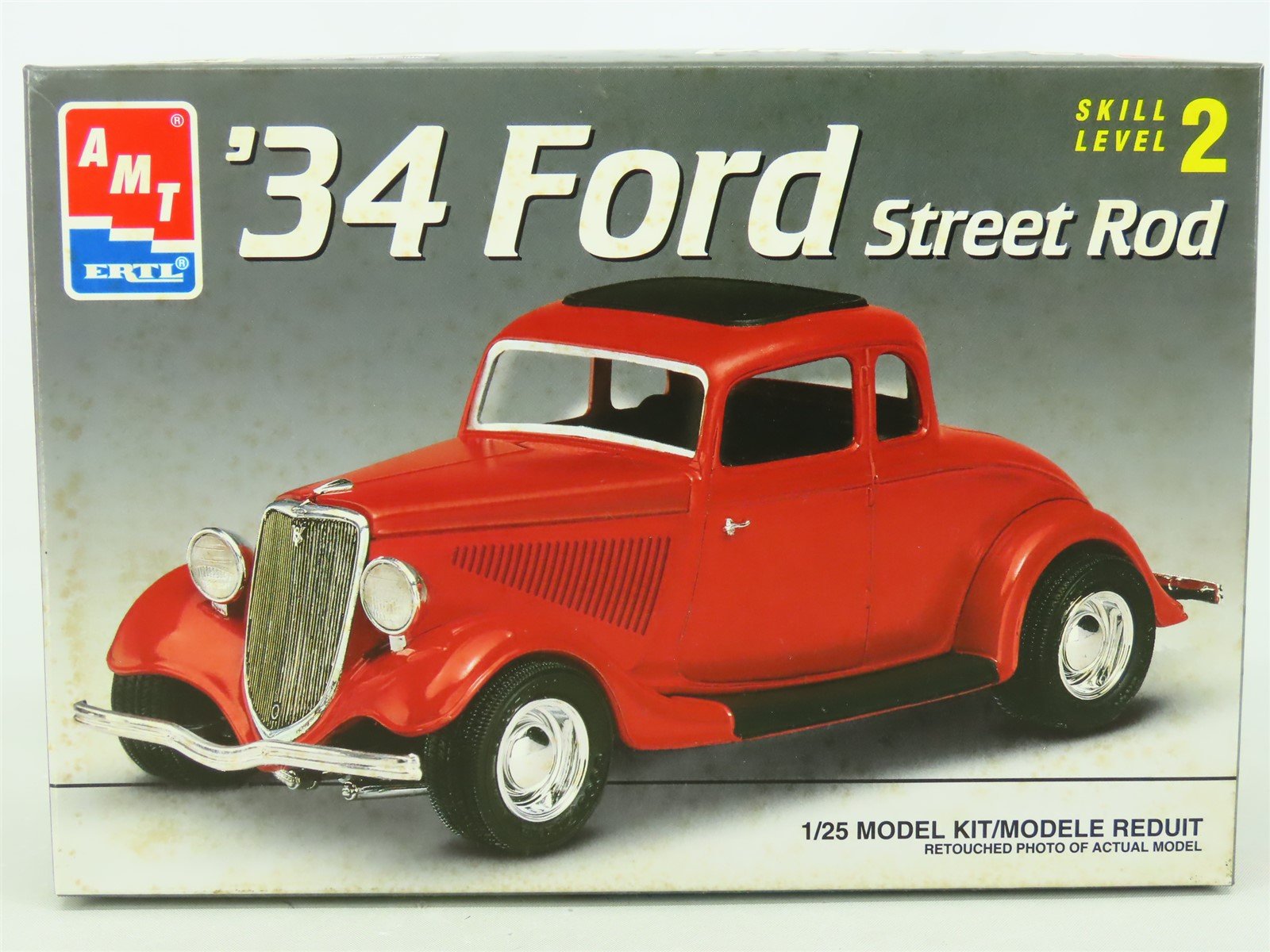 1:25 Scale AMT Ertl Plastic Model Car Kit #6686 '34 Ford Street Rod