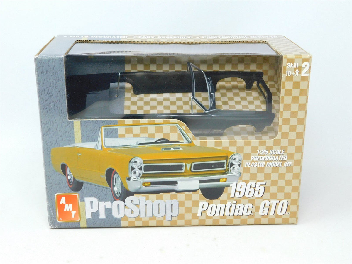 1:25 Scale AMT Ertl Pro Shop Model Car Kit 31236 1965 Pontiac GTO - Predecorated