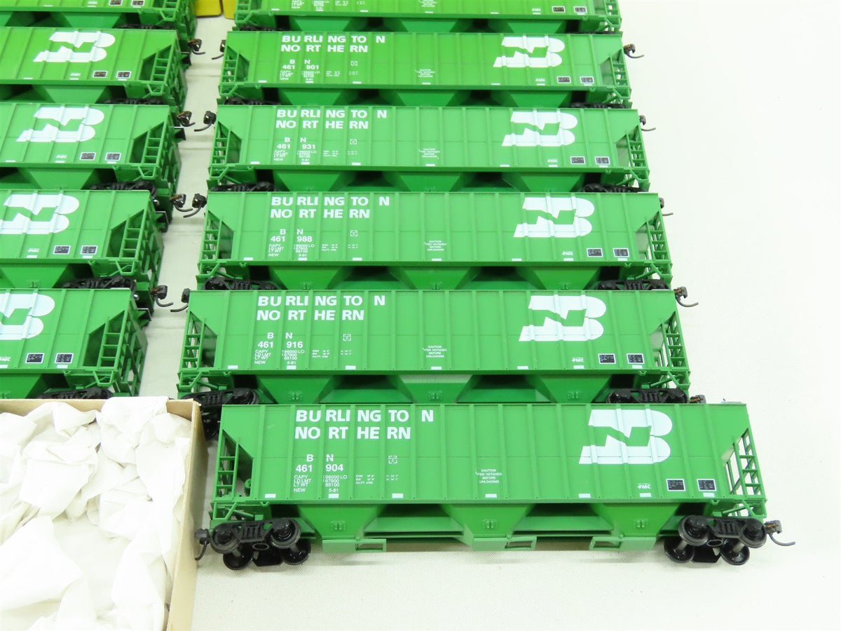 HO Roundhouse 797 3521 BN Burlington Northern 50&#39; 3-Bay Covered Hoppers 12-Pack