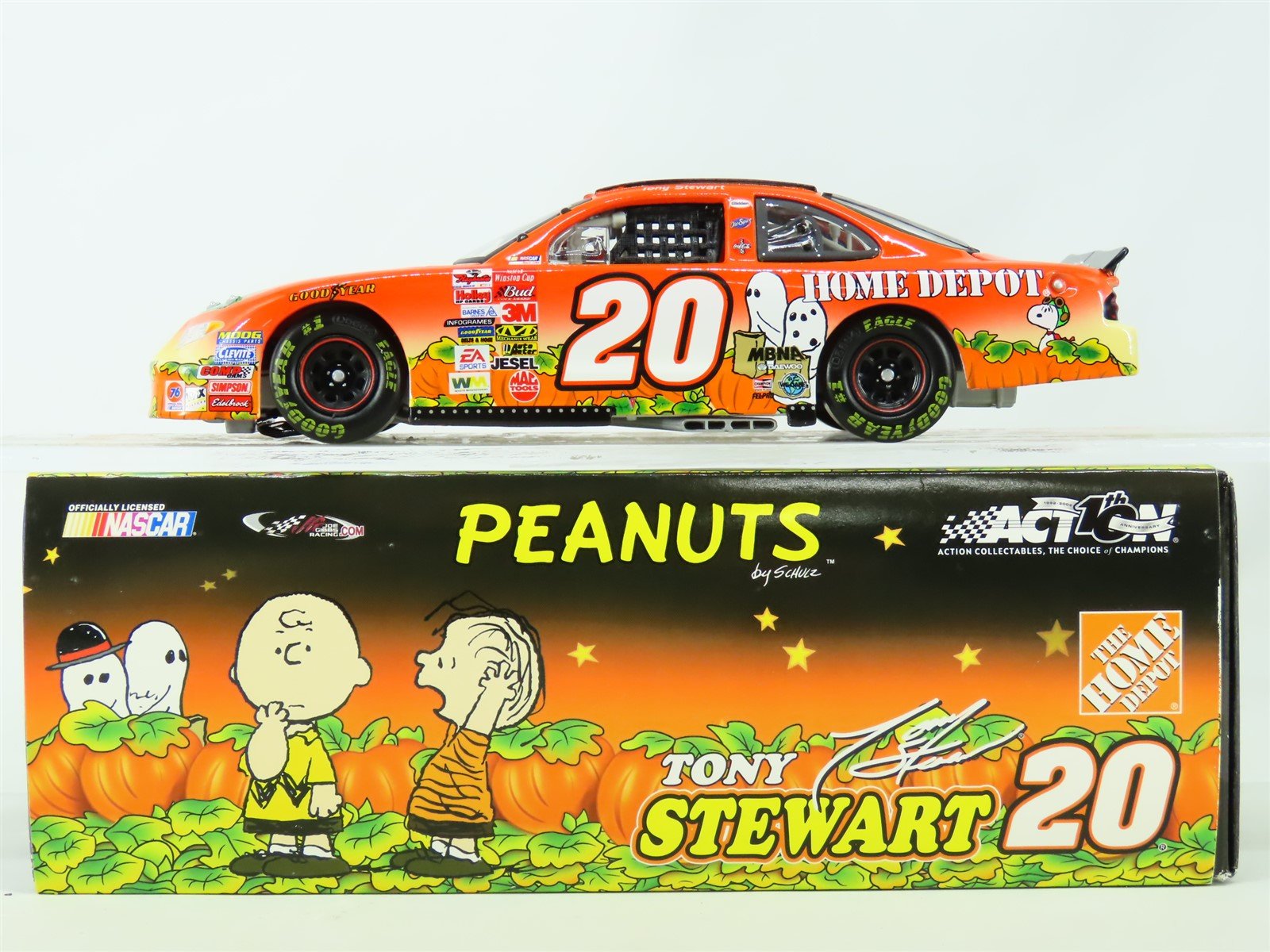 1:24 Scale Action Collectables #103077 Home Depot/Peanuts 2002 Grand Prix