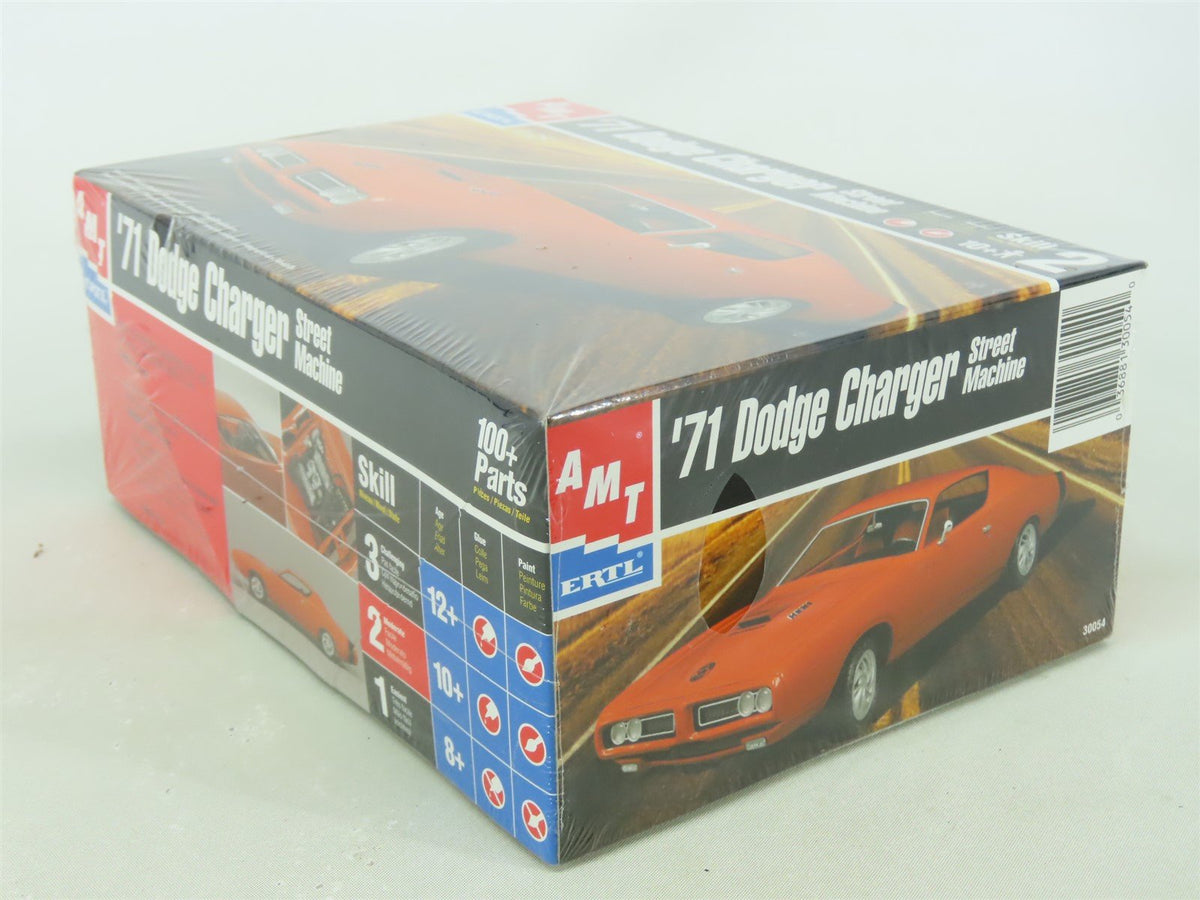 1:25 Scale AMT Ertl Plastic Model Car Kit #30054 &#39;71 Dodge Charger - SEALED