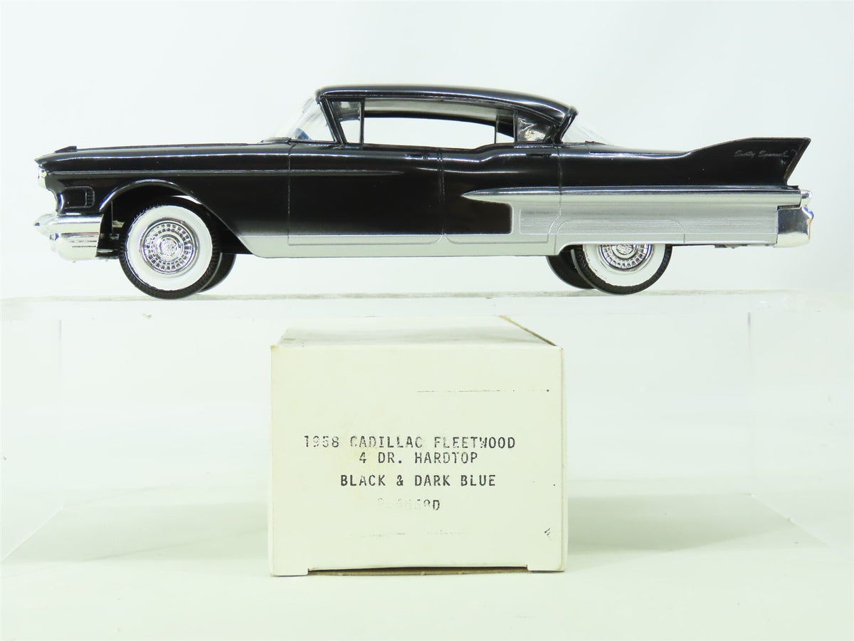 1:25 Scale Jo-Han Plastic Model Car P-46580 1958 Cadillac Fleetwood Hardtop