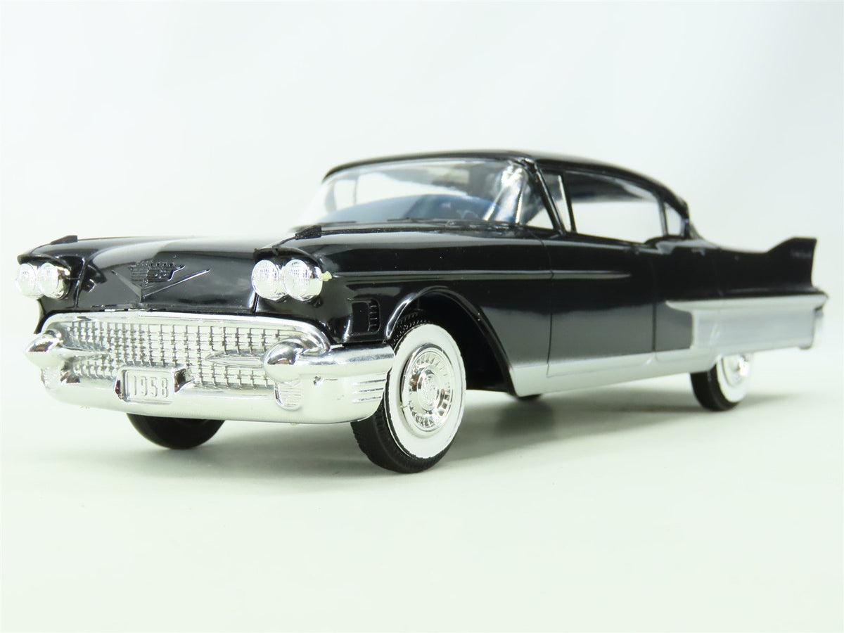 1:25 Scale Jo-Han Plastic Model Car P-46580 1958 Cadillac Fleetwood Hardtop