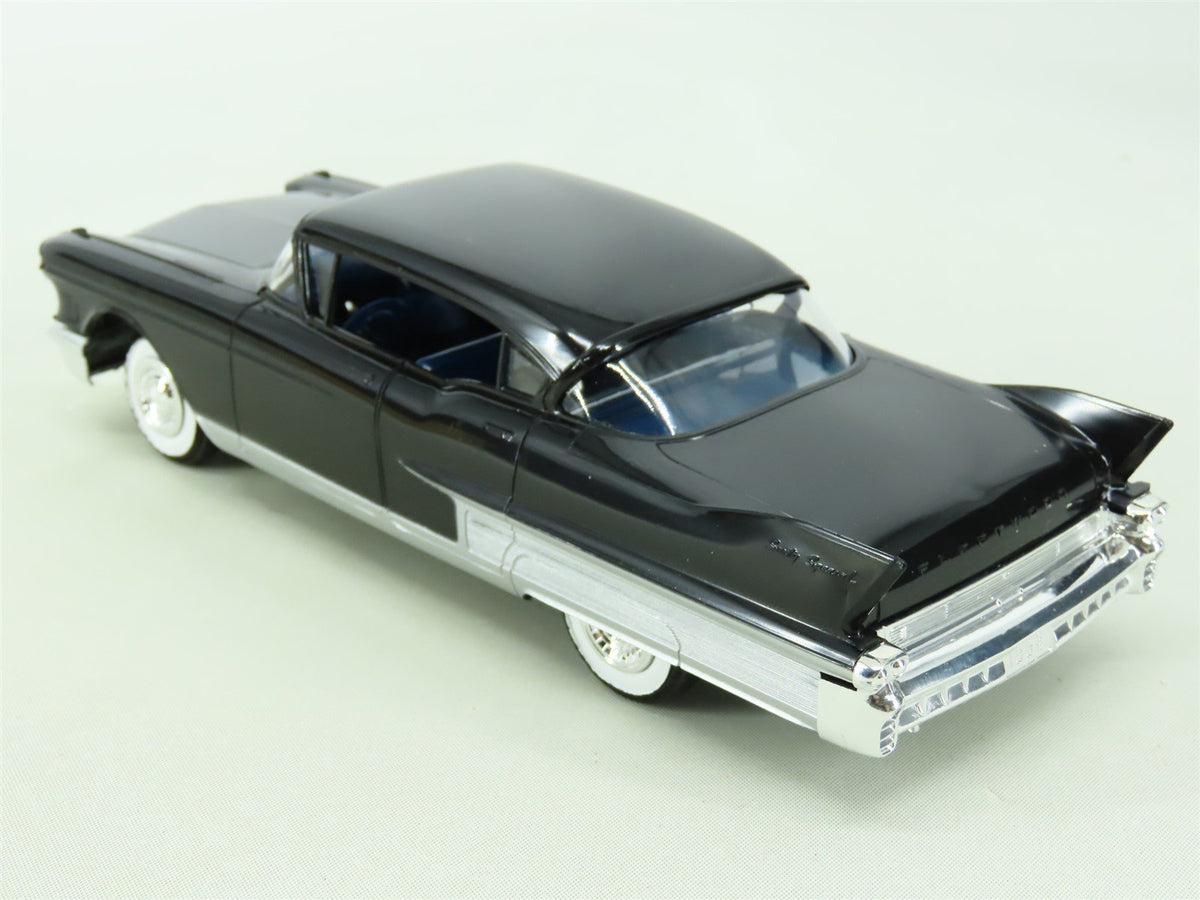 1:25 Scale Jo-Han Plastic Model Car P-46580 1958 Cadillac Fleetwood Hardtop