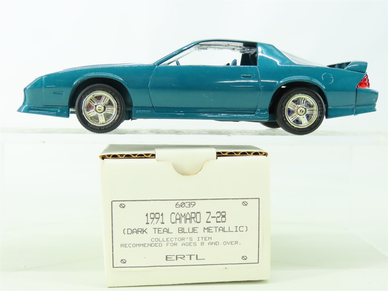 1:25 Scale AMT Ertl Plastic Model Car #6039 1991 Camaro Z-28