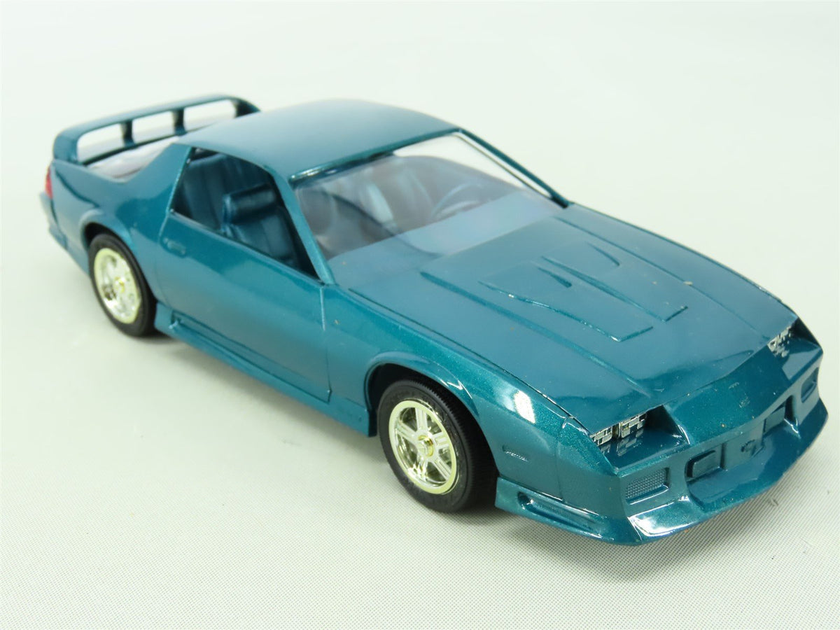 1:25 Scale AMT Ertl Plastic Model Car #6039 1991 Camaro Z-28